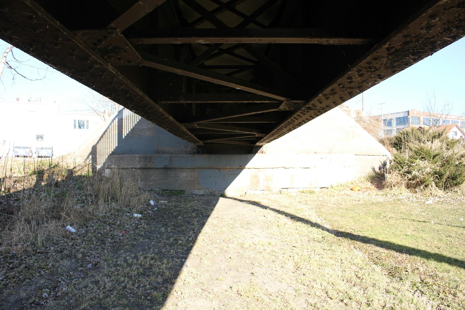 Under north span (span #5)